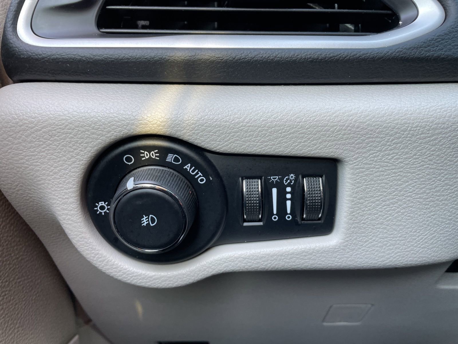 Used 2023 Chrysler Pacifica - photo 20