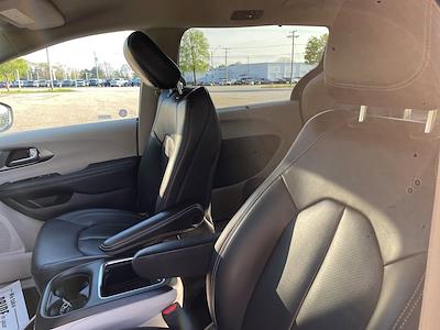 Used 2023 Chrysler Pacifica - photo 2