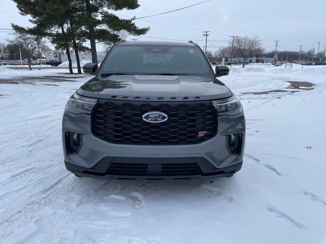 Used 2025 Ford Explorer - photo 2