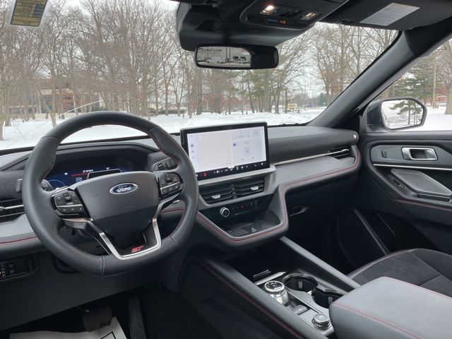 Used 2025 Ford Explorer - photo 8