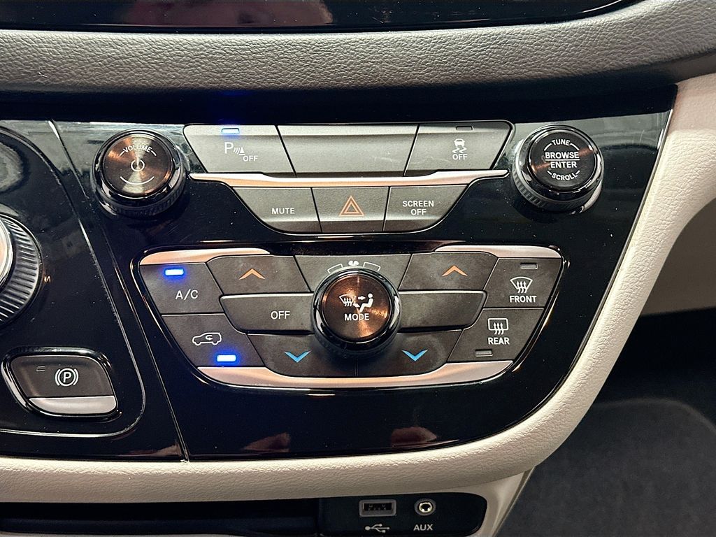 Used 2019 Chrysler Pacifica - photo 18