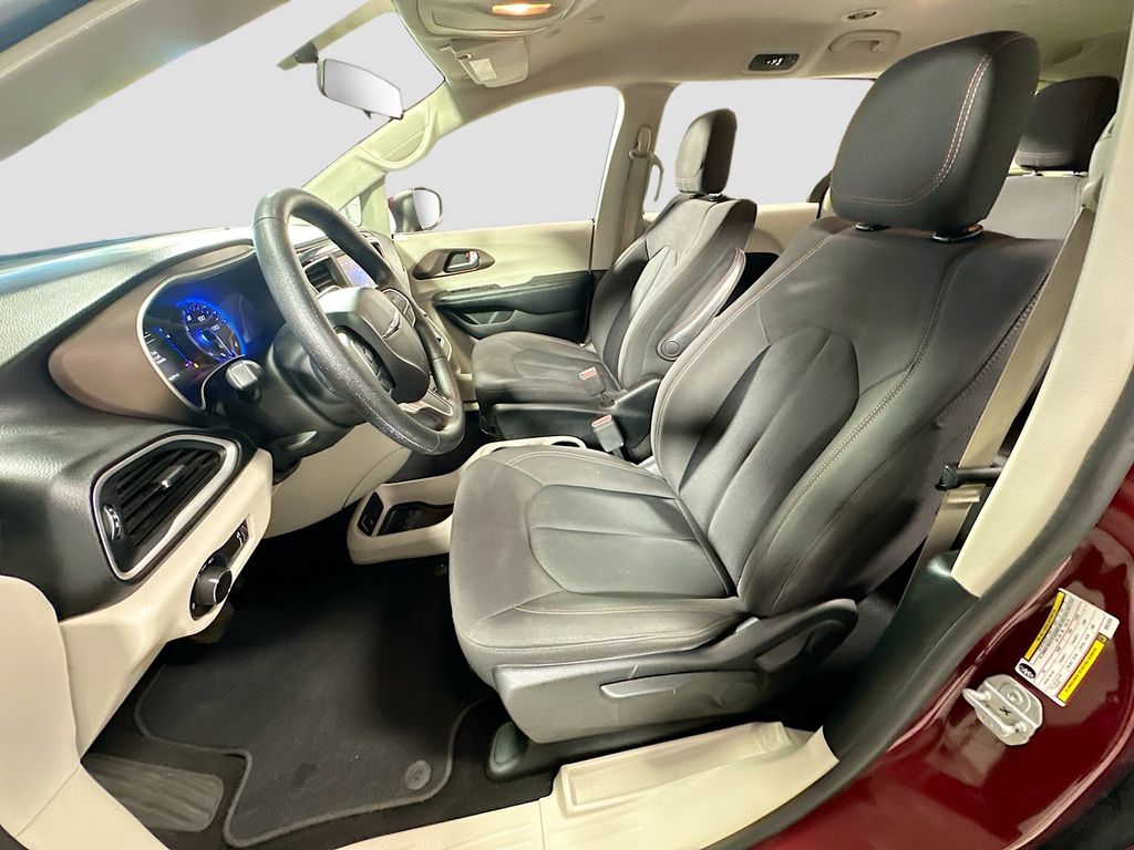 Used 2019 Chrysler Pacifica - photo 23