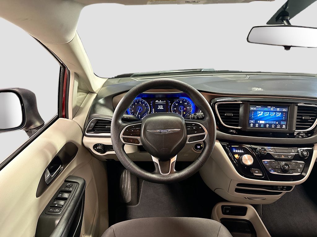 Used 2019 Chrysler Pacifica - photo 24