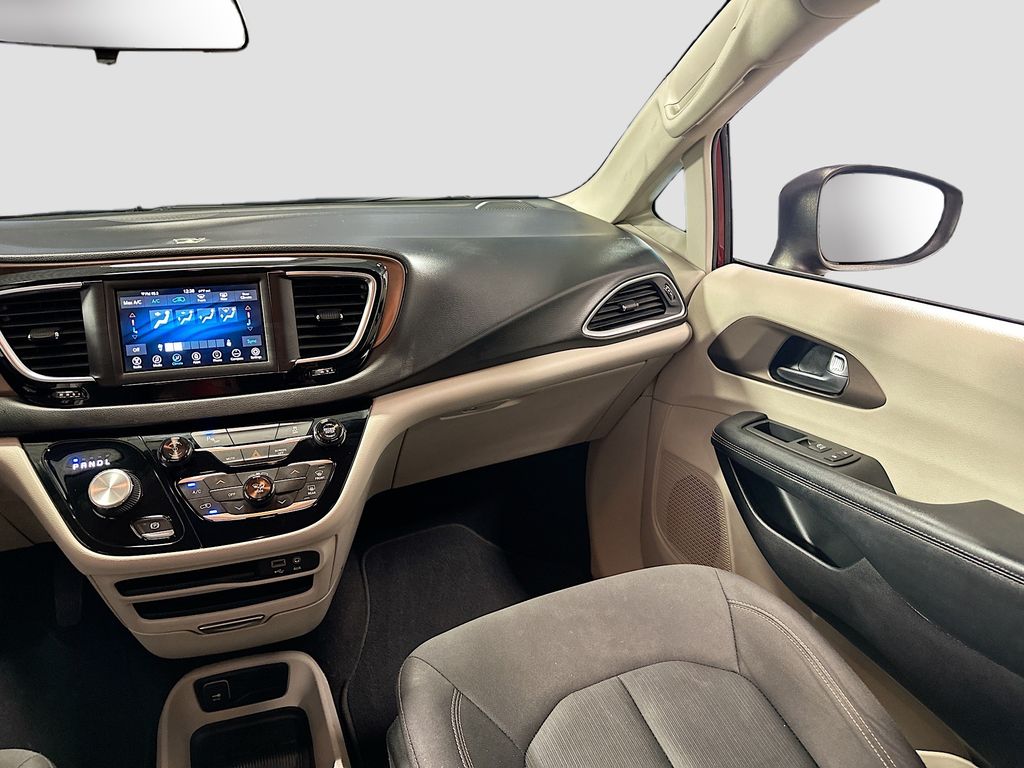 Used 2019 Chrysler Pacifica - photo 25