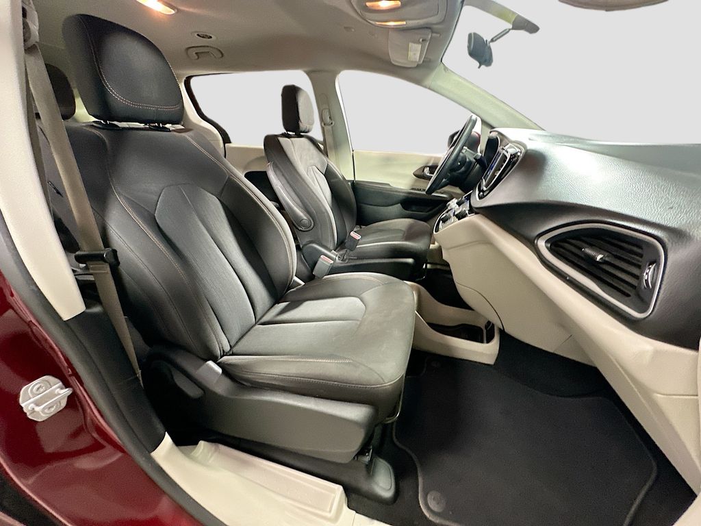 Used 2019 Chrysler Pacifica - photo 31