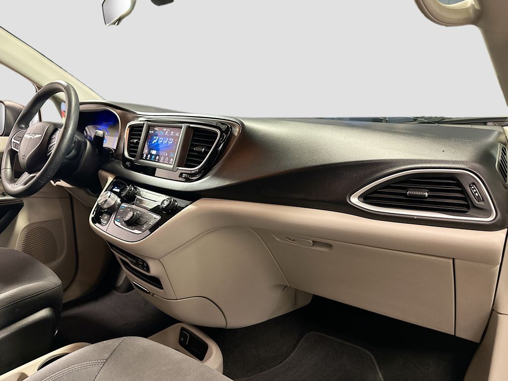 Used 2019 Chrysler Pacifica - photo 32