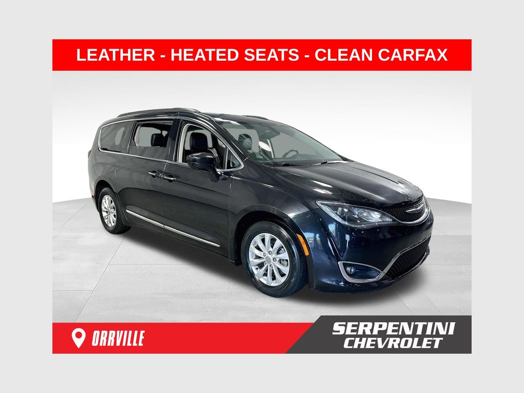 Used 2017 Chrysler Pacifica - photo 1