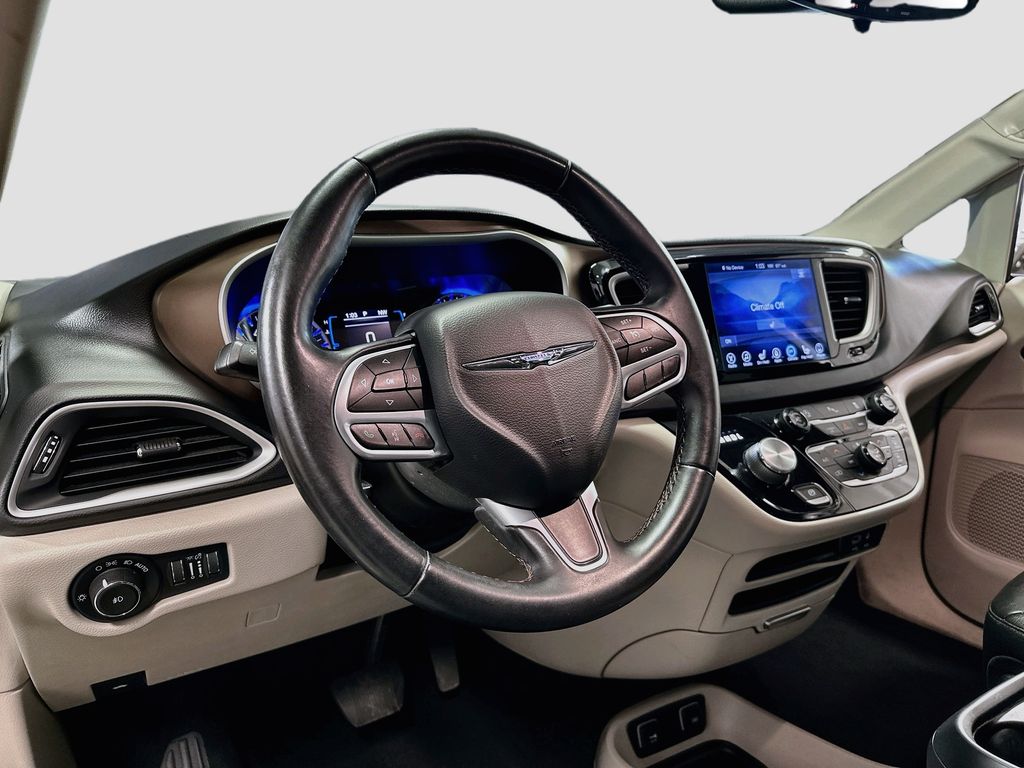 Used 2017 Chrysler Pacifica - photo 12
