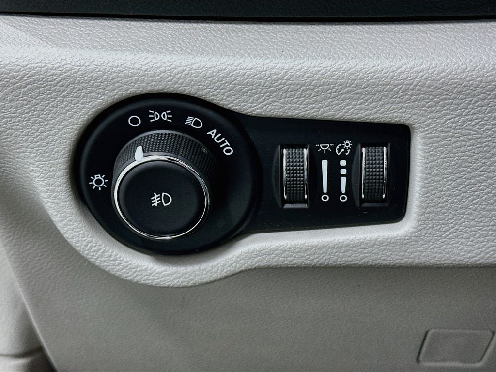 Used 2017 Chrysler Pacifica - photo 13