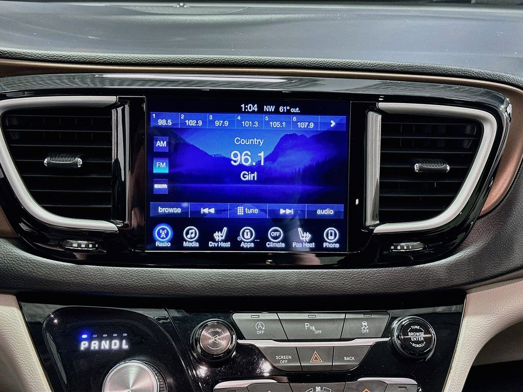 Used 2017 Chrysler Pacifica - photo 17