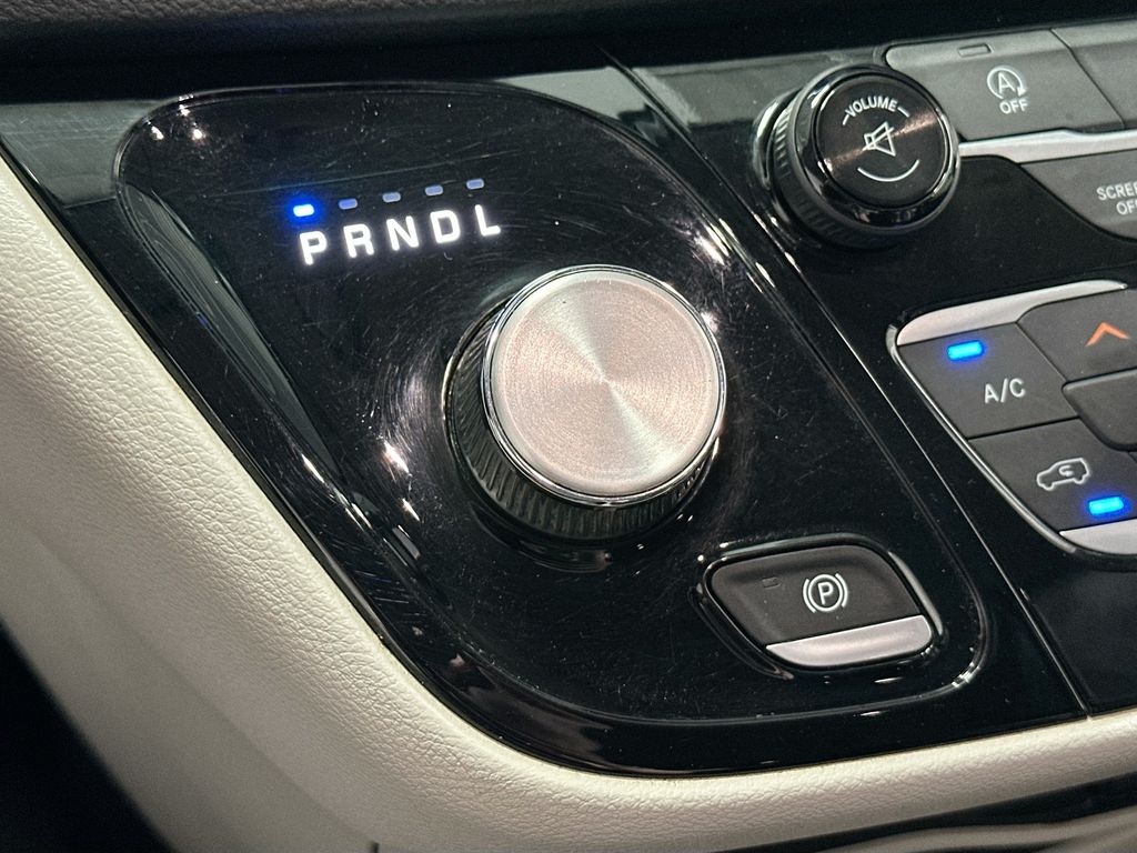 Used 2017 Chrysler Pacifica - photo 19