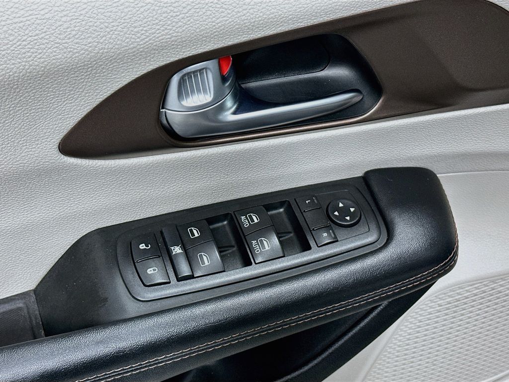 Used 2017 Chrysler Pacifica - photo 20