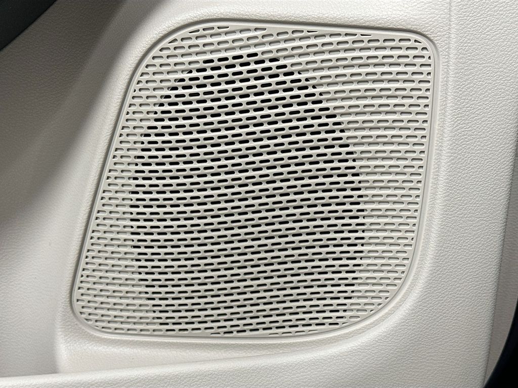 Used 2017 Chrysler Pacifica - photo 21