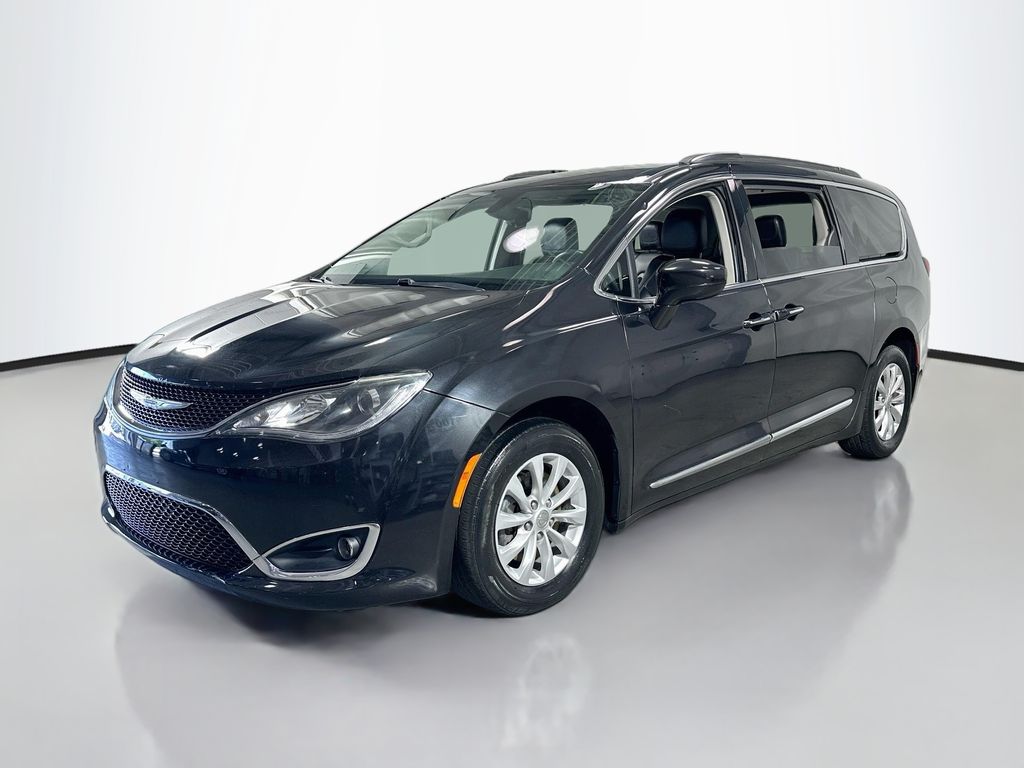 Used 2017 Chrysler Pacifica - photo 2
