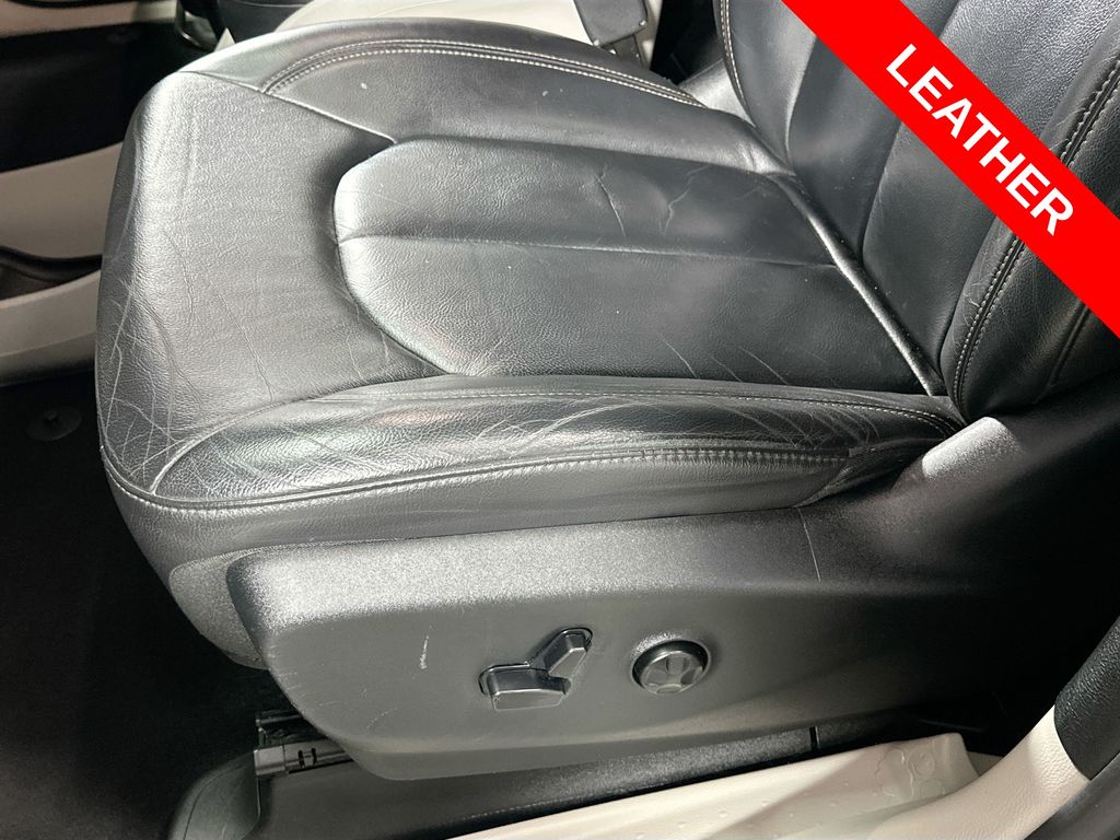 Used 2017 Chrysler Pacifica - photo 22
