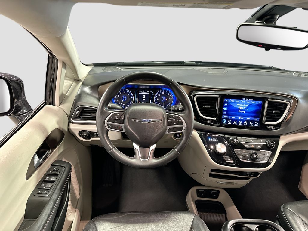 Used 2017 Chrysler Pacifica - photo 25
