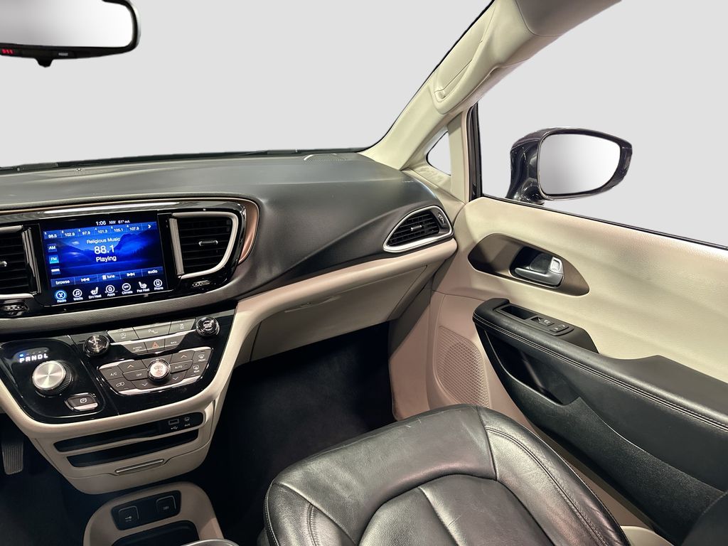 Used 2017 Chrysler Pacifica - photo 26