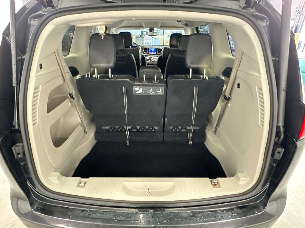 Used 2017 Chrysler Pacifica - photo 29
