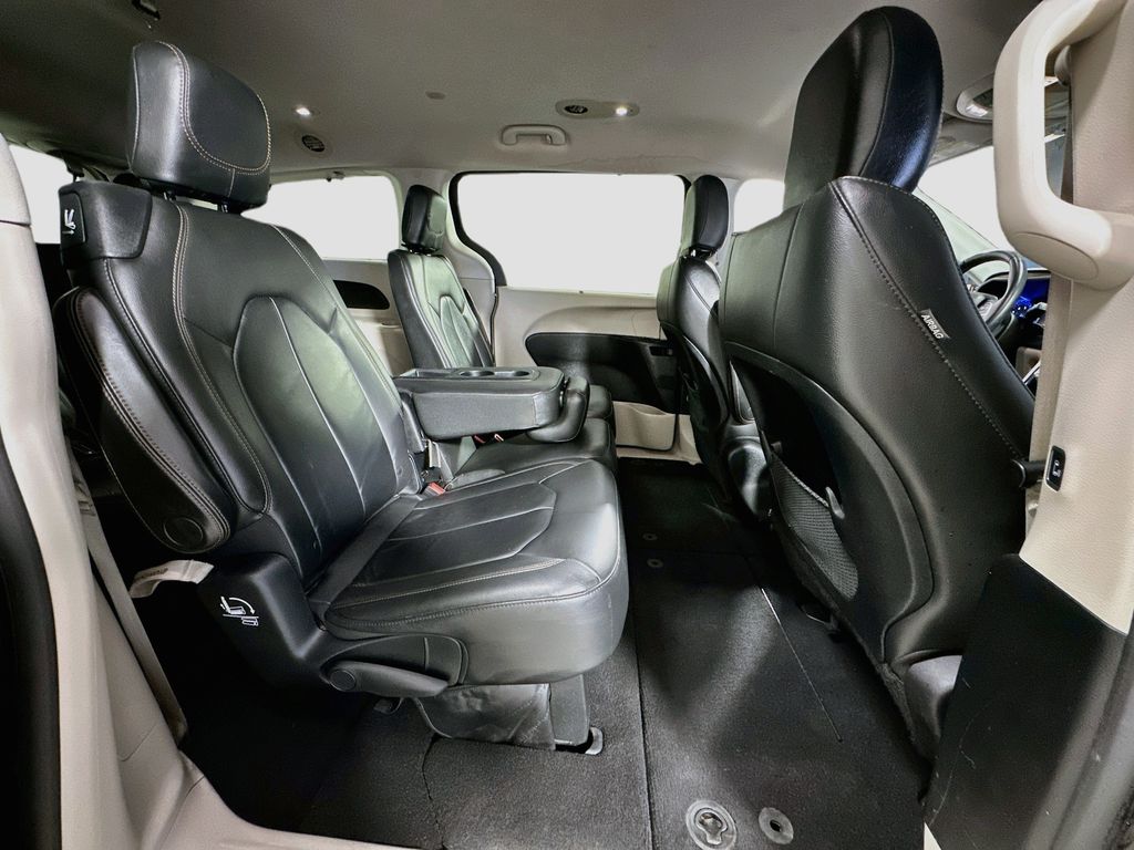 Used 2017 Chrysler Pacifica - photo 31