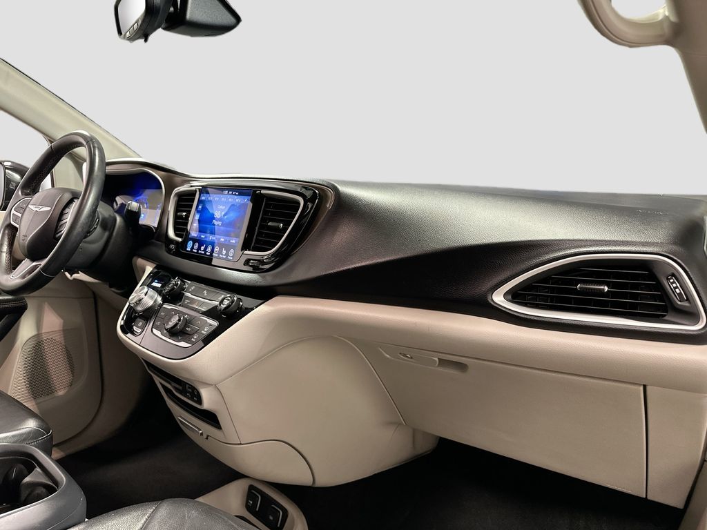 Used 2017 Chrysler Pacifica - photo 33