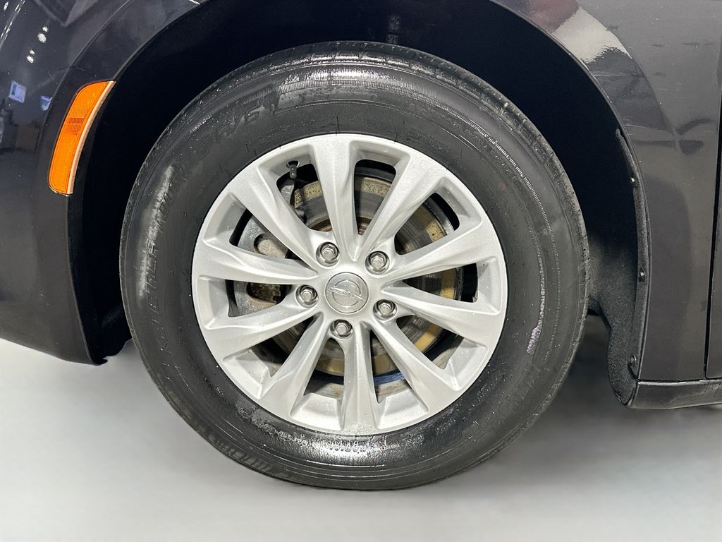 Used 2017 Chrysler Pacifica - photo 35