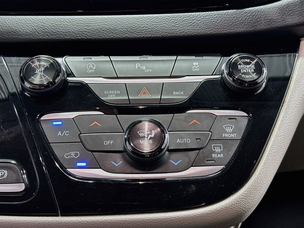 Used 2017 Chrysler Pacifica - photo 37