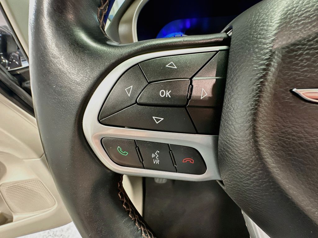 Used 2017 Chrysler Pacifica - photo 38