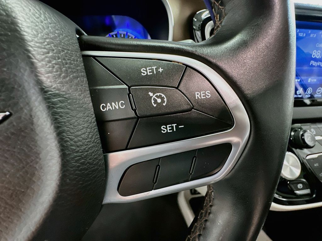 Used 2017 Chrysler Pacifica - photo 39