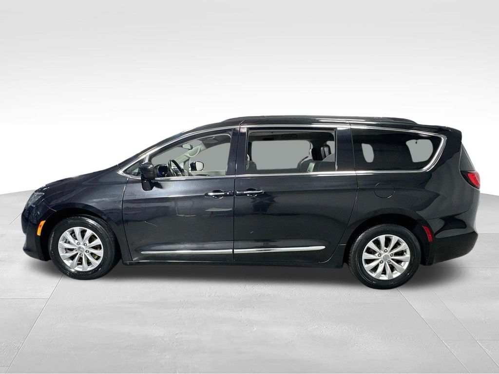 Used 2017 Chrysler Pacifica - photo 8