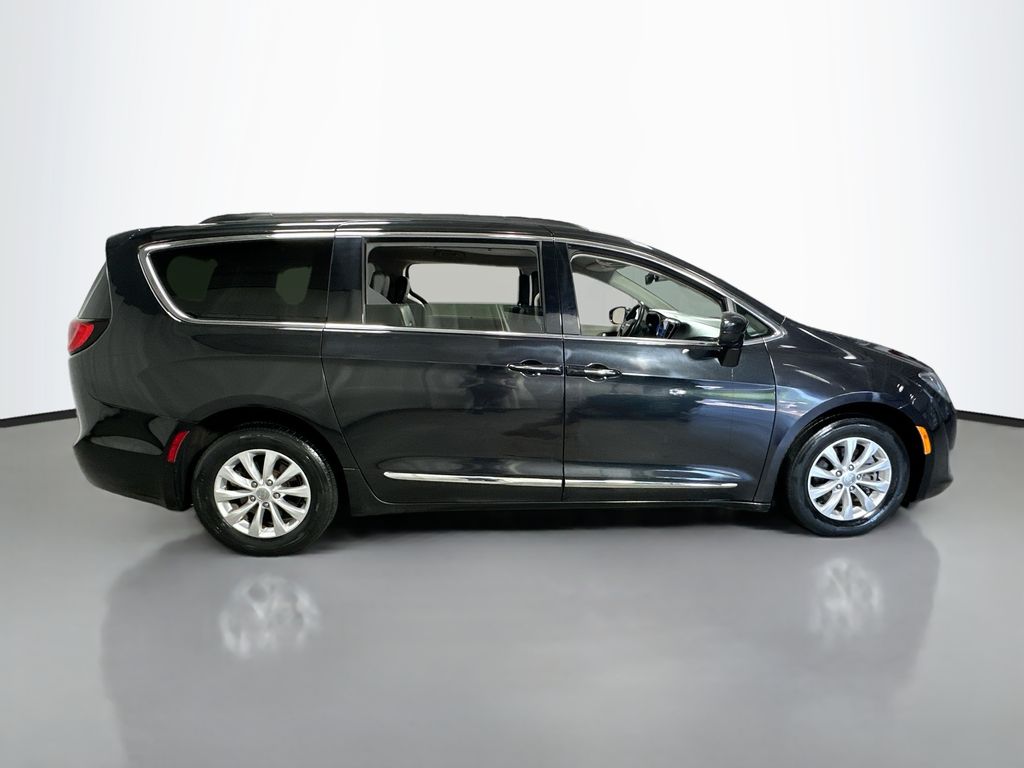 Used 2017 Chrysler Pacifica - photo 11