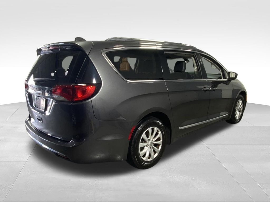 Used 2019 Chrysler Pacifica - photo 2
