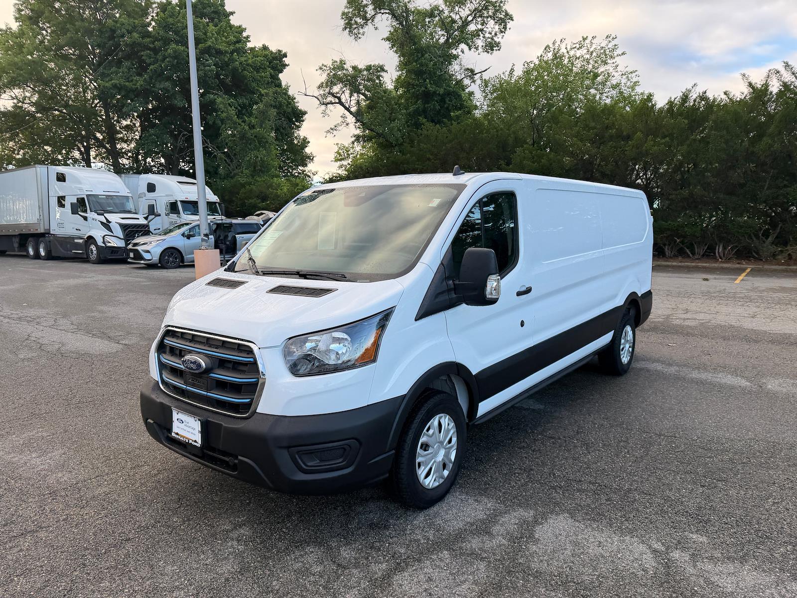 Used 2023 Ford E-Transit 350 - photo 2