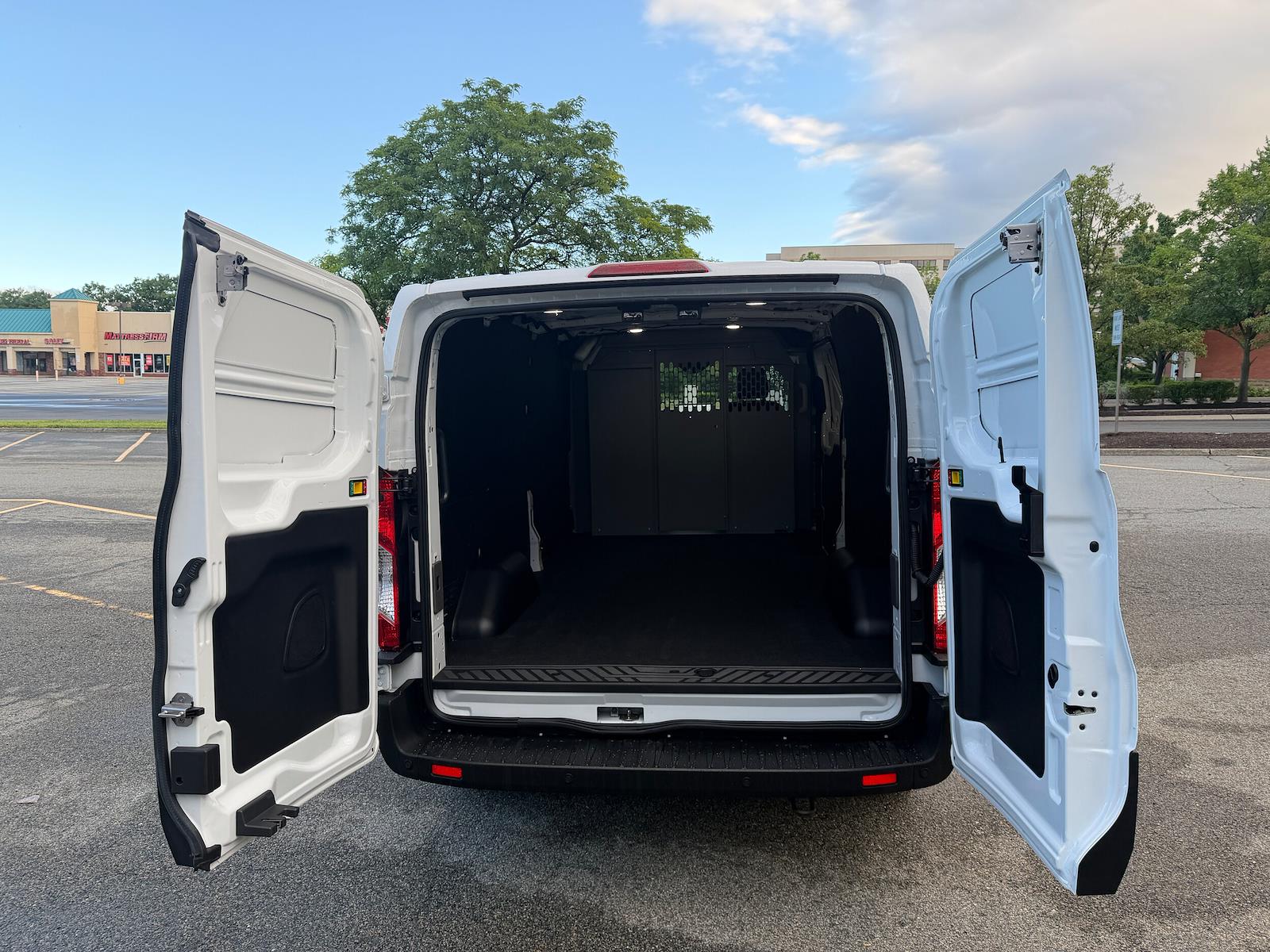 Used 2023 Ford E-Transit 350 - photo 2