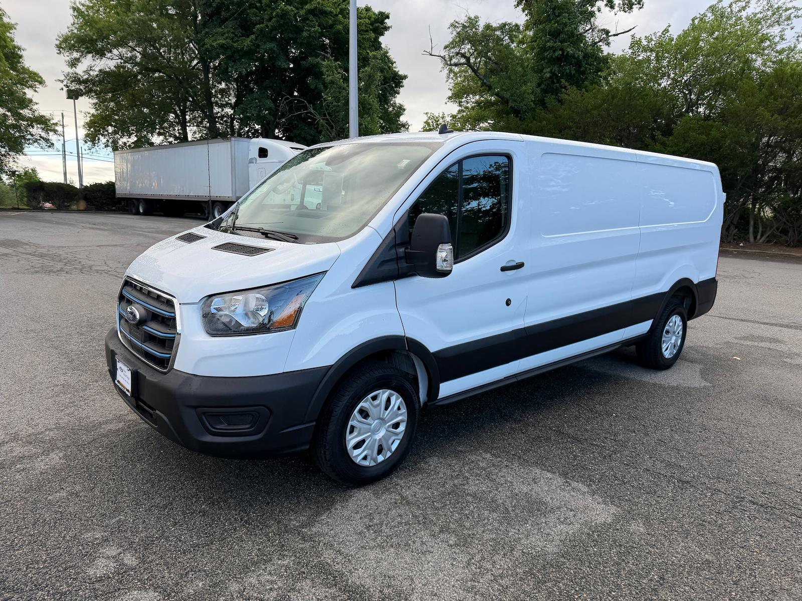 Used 2023 Ford E-Transit 350 - photo 2