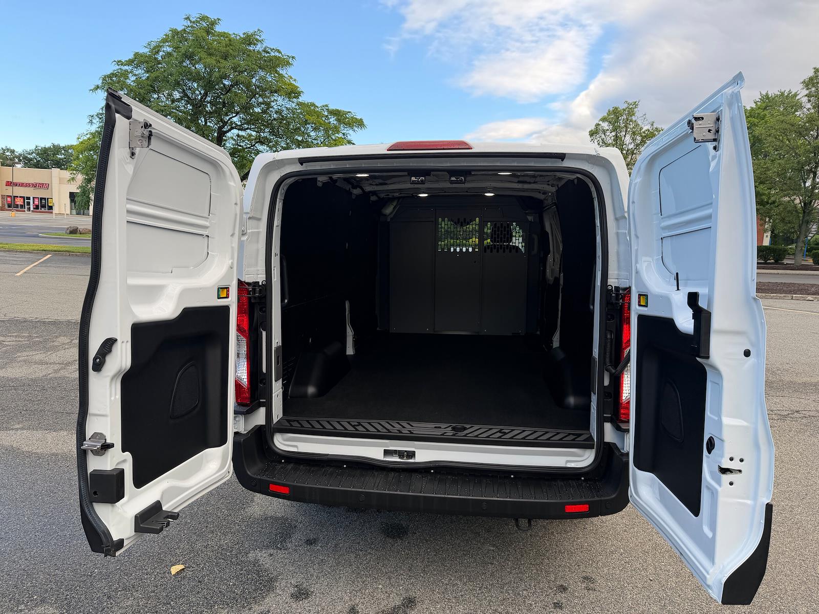 Used 2023 Ford E-Transit 350 - photo 2
