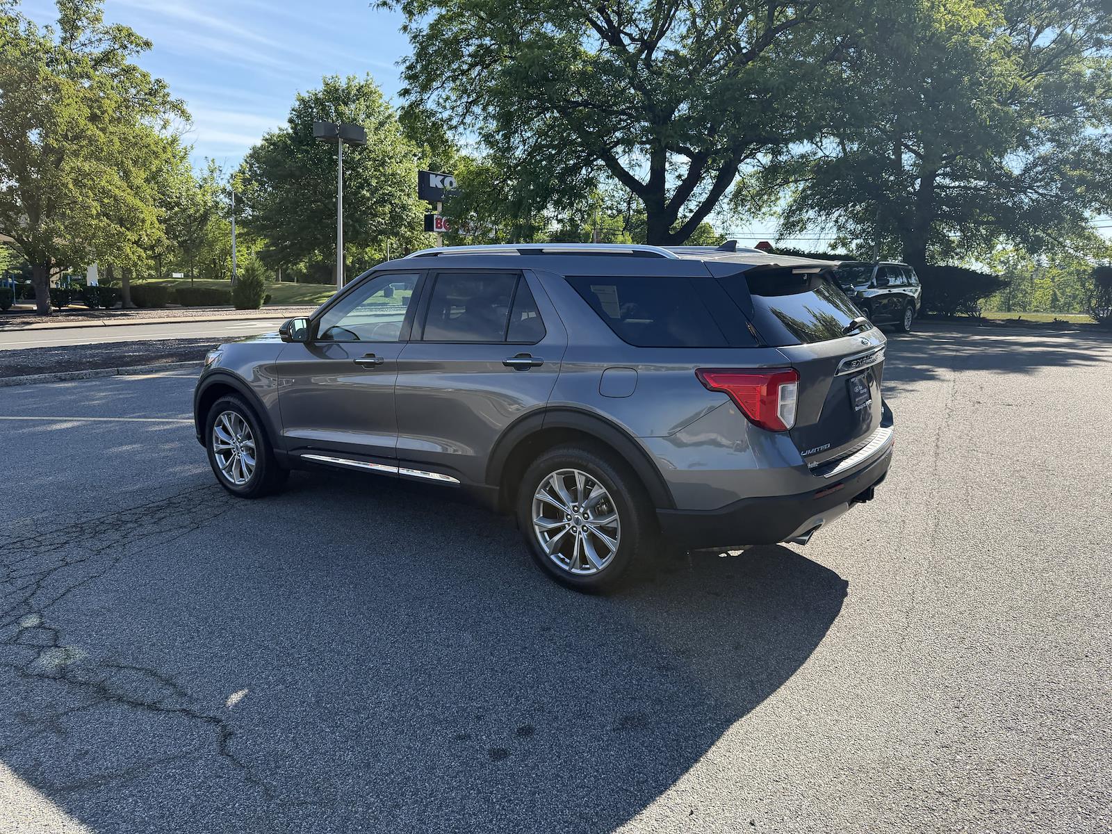 Used 2023 Ford Explorer - photo 2