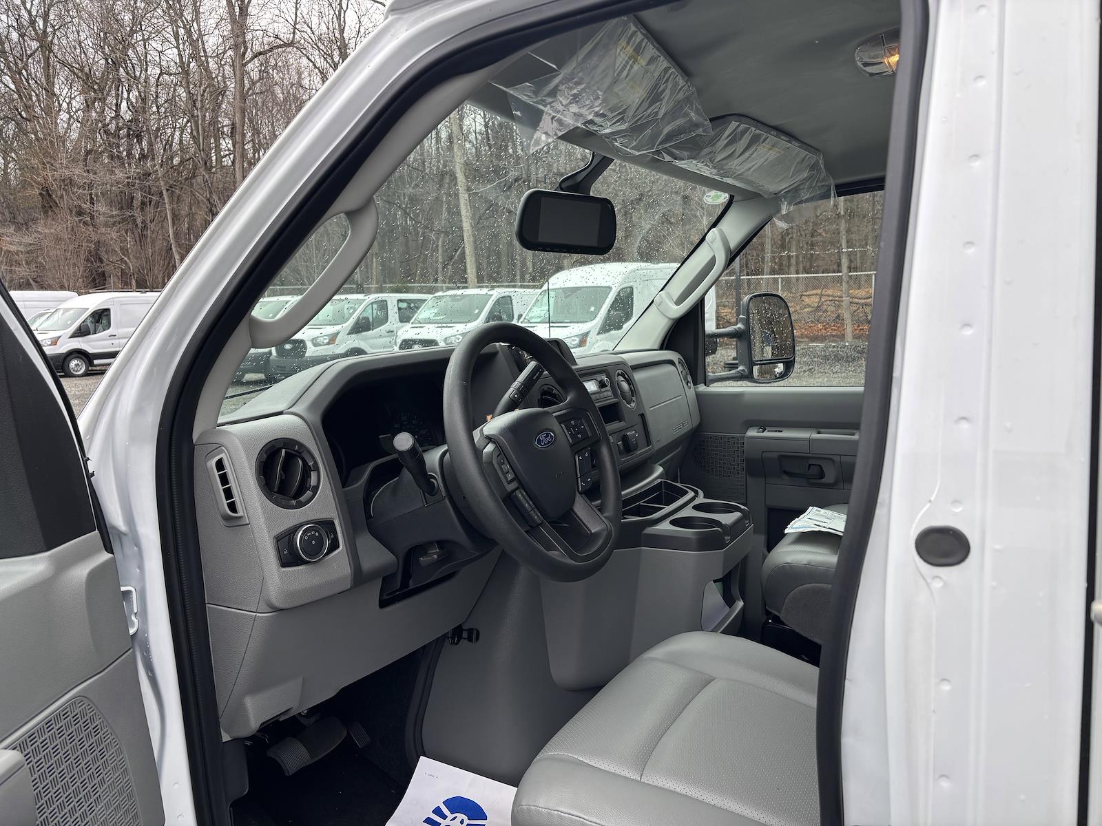 New 2026 Ford E-450 - photo 17