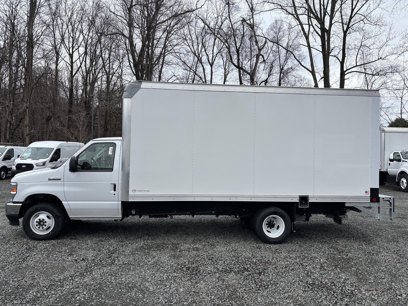 New 2026 Ford E-450 - photo 6