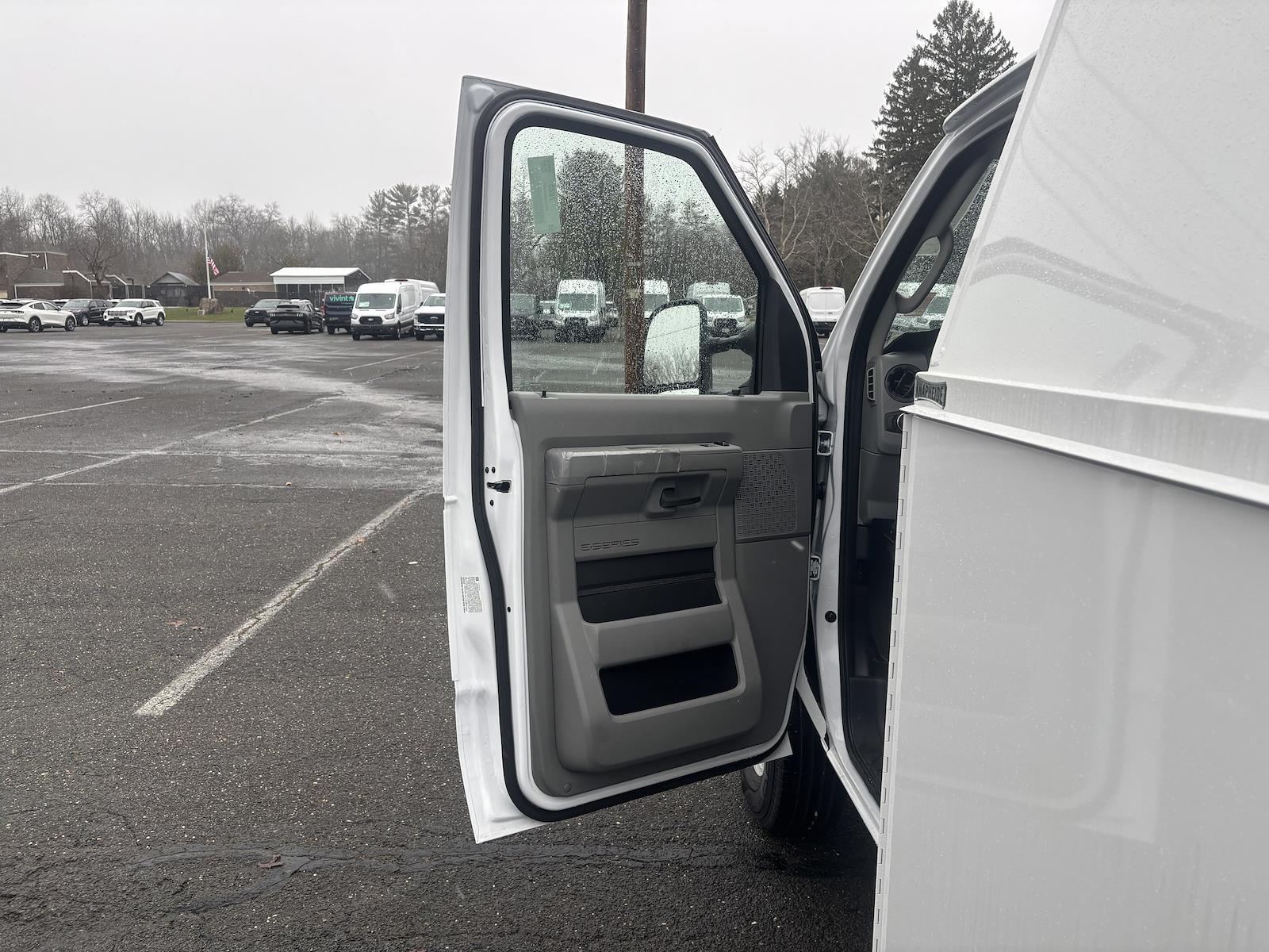 New 2026 Ford E-350 - photo 15