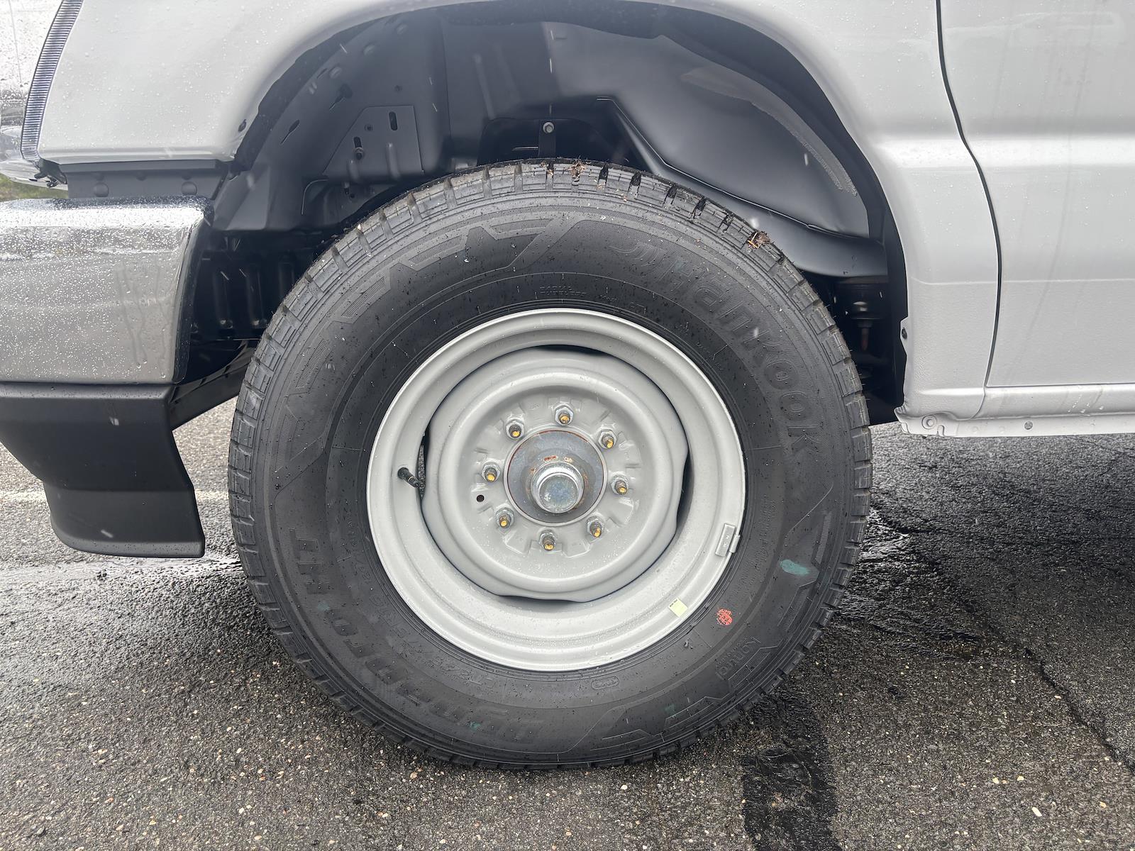 New 2026 Ford E-350 - photo 27