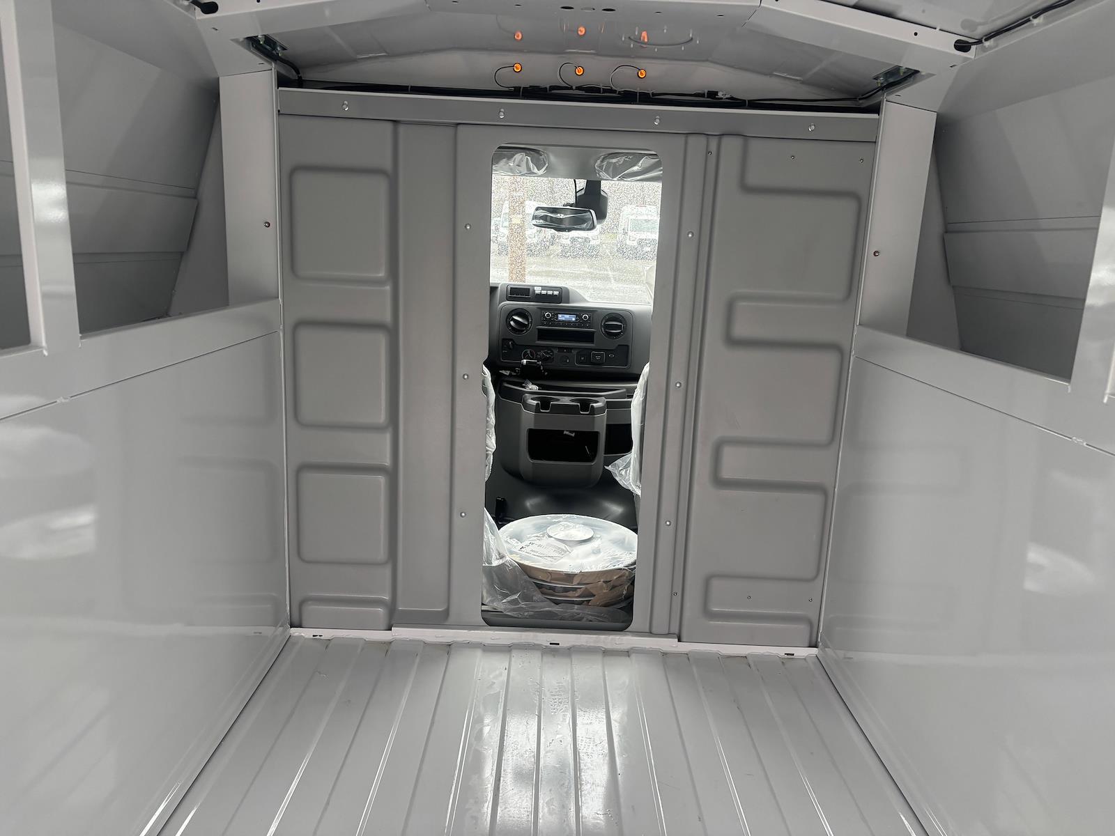 New 2026 Ford E-350 - photo 9