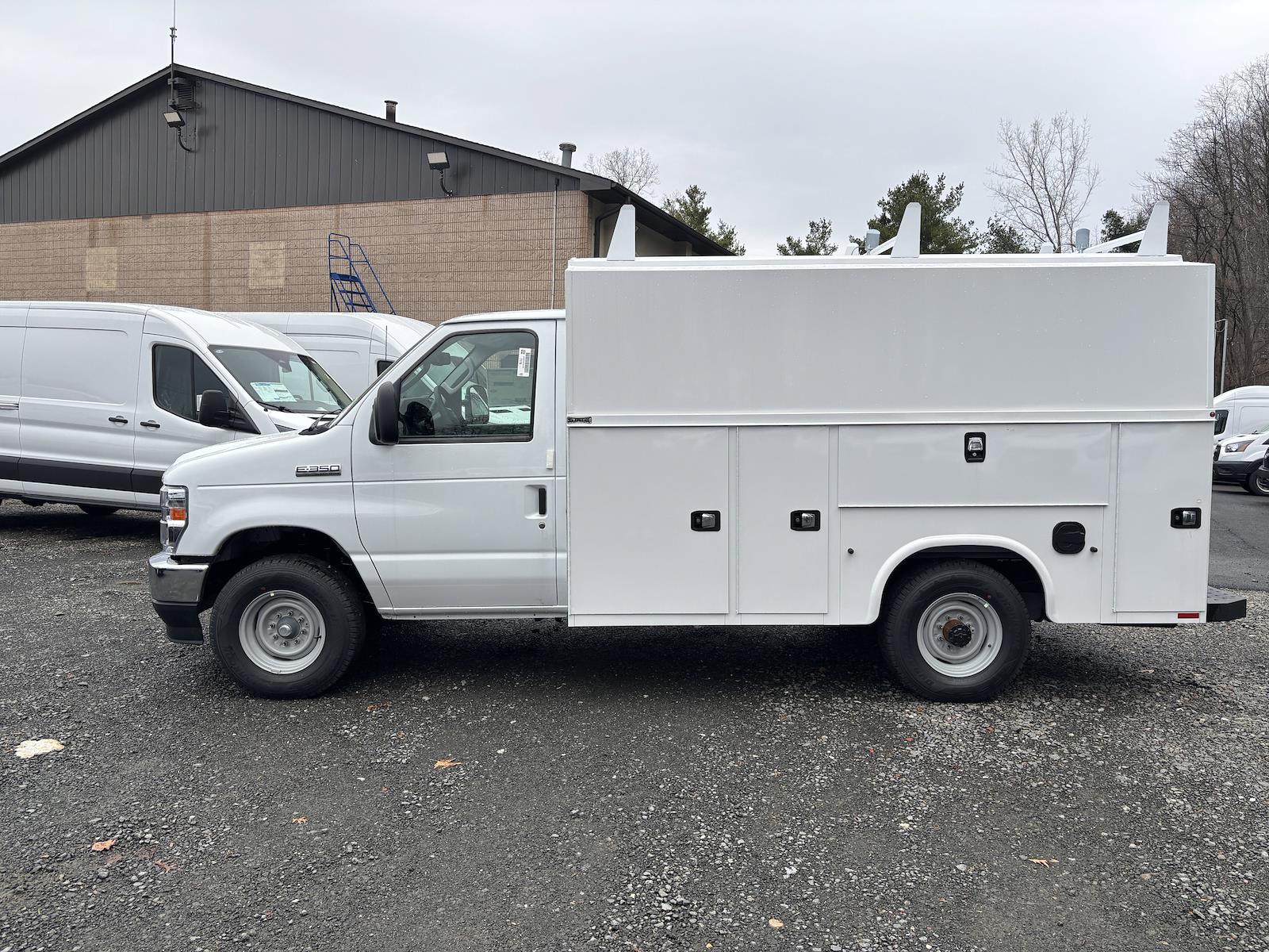 New 2026 Ford E-350 - photo 6