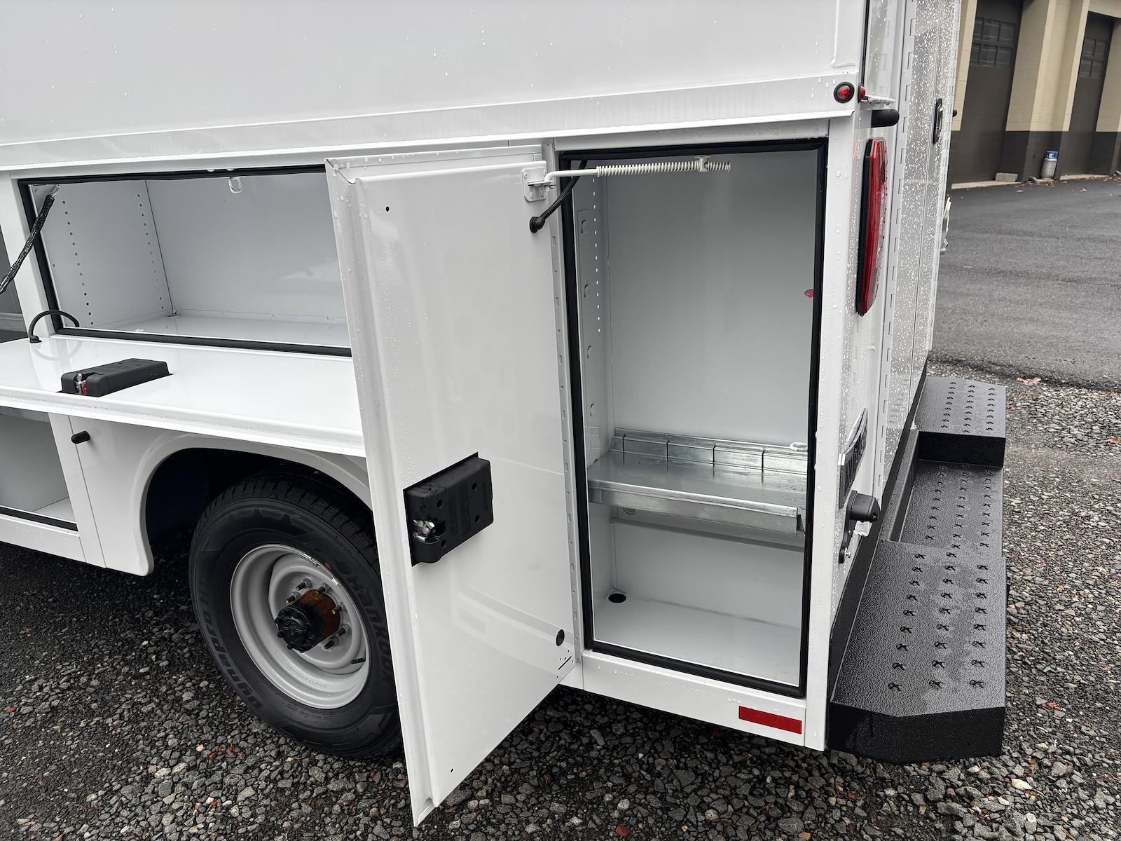 New 2026 Ford E-350 - photo 18