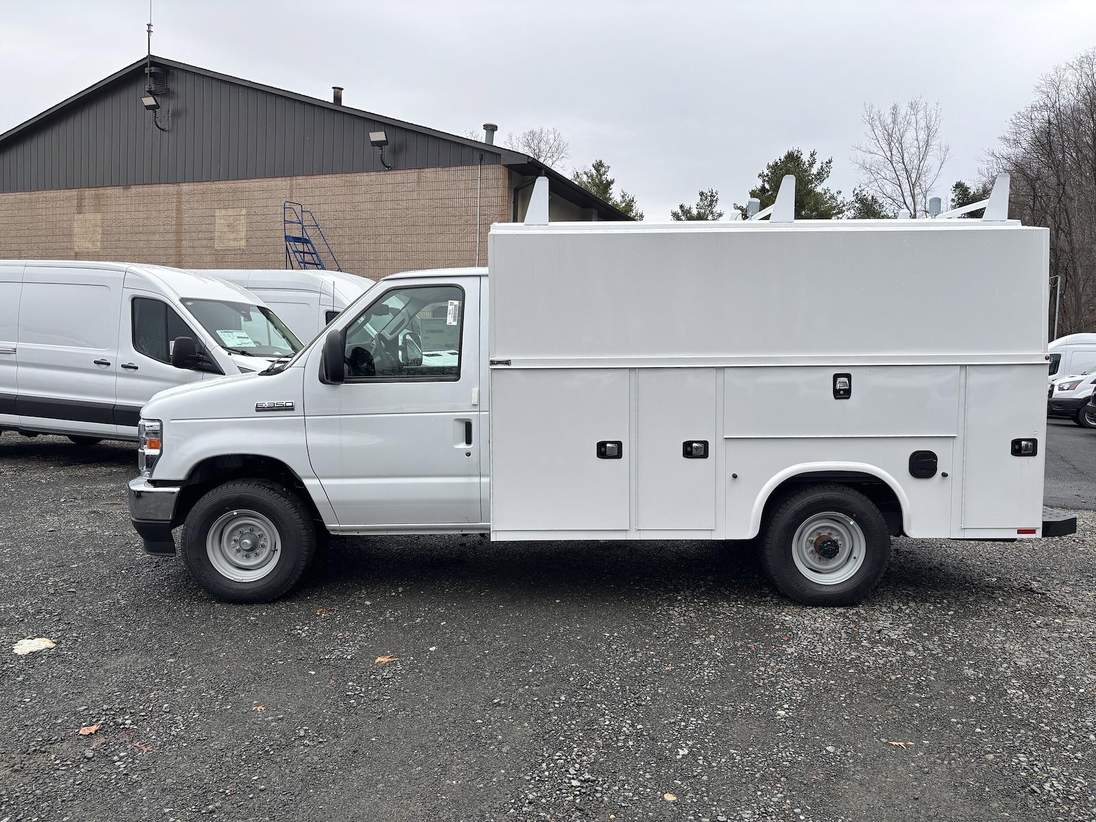 New 2026 Ford E-350 - photo 7
