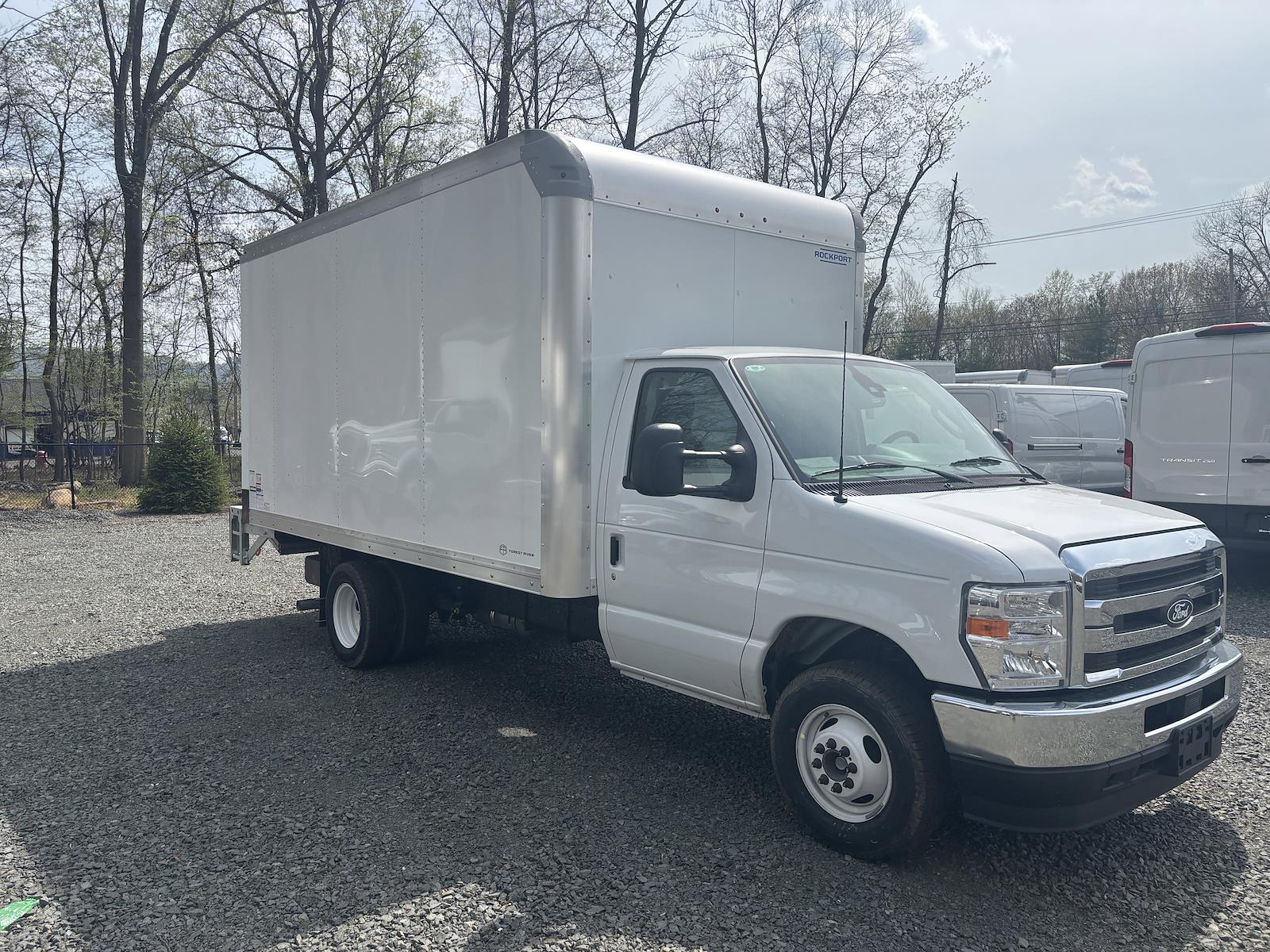New 2026 Ford E-350 - photo 16