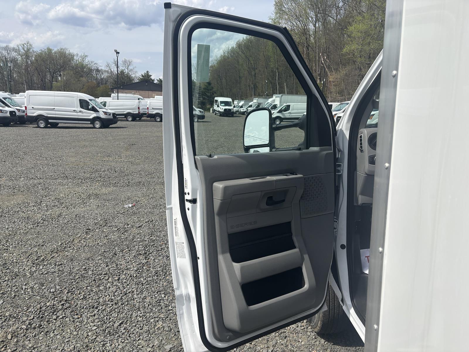 New 2026 Ford E-350 - photo 17