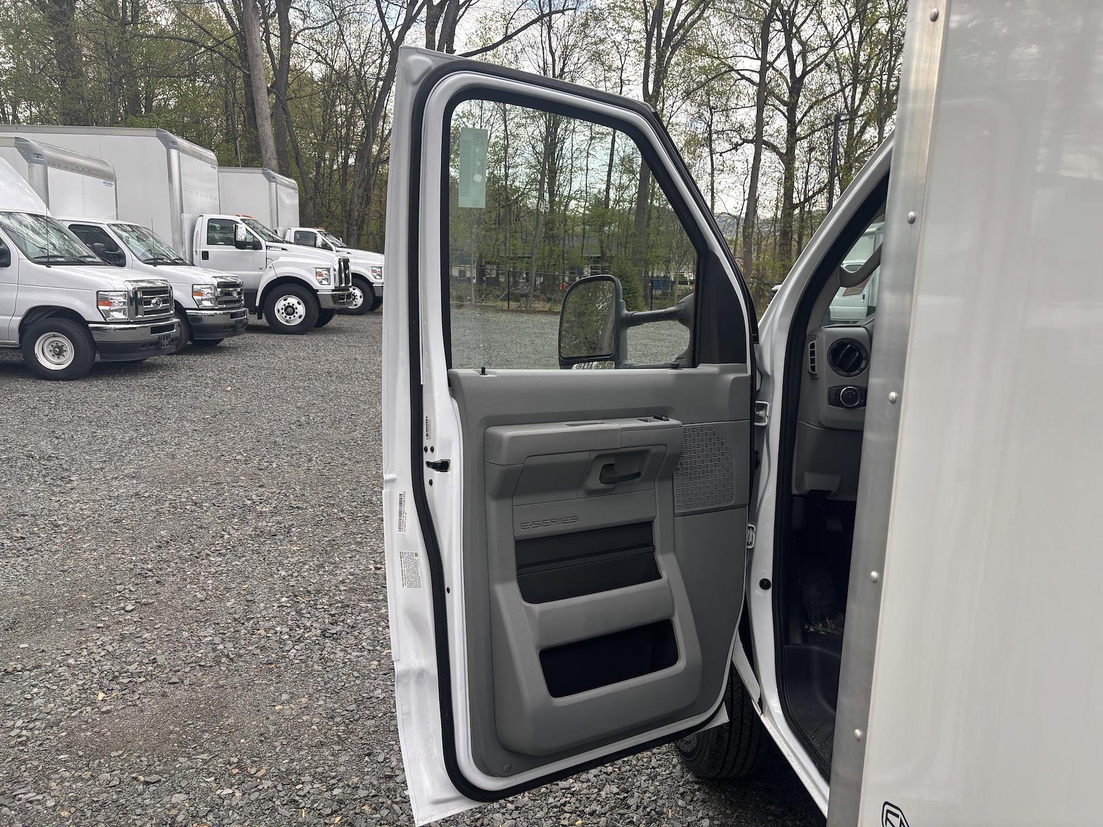 New 2026 Ford E-350 - photo 16