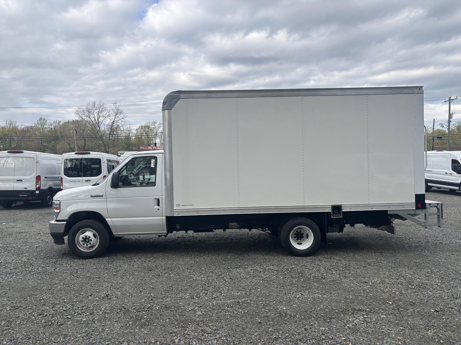 New 2026 Ford E-350 - photo 6