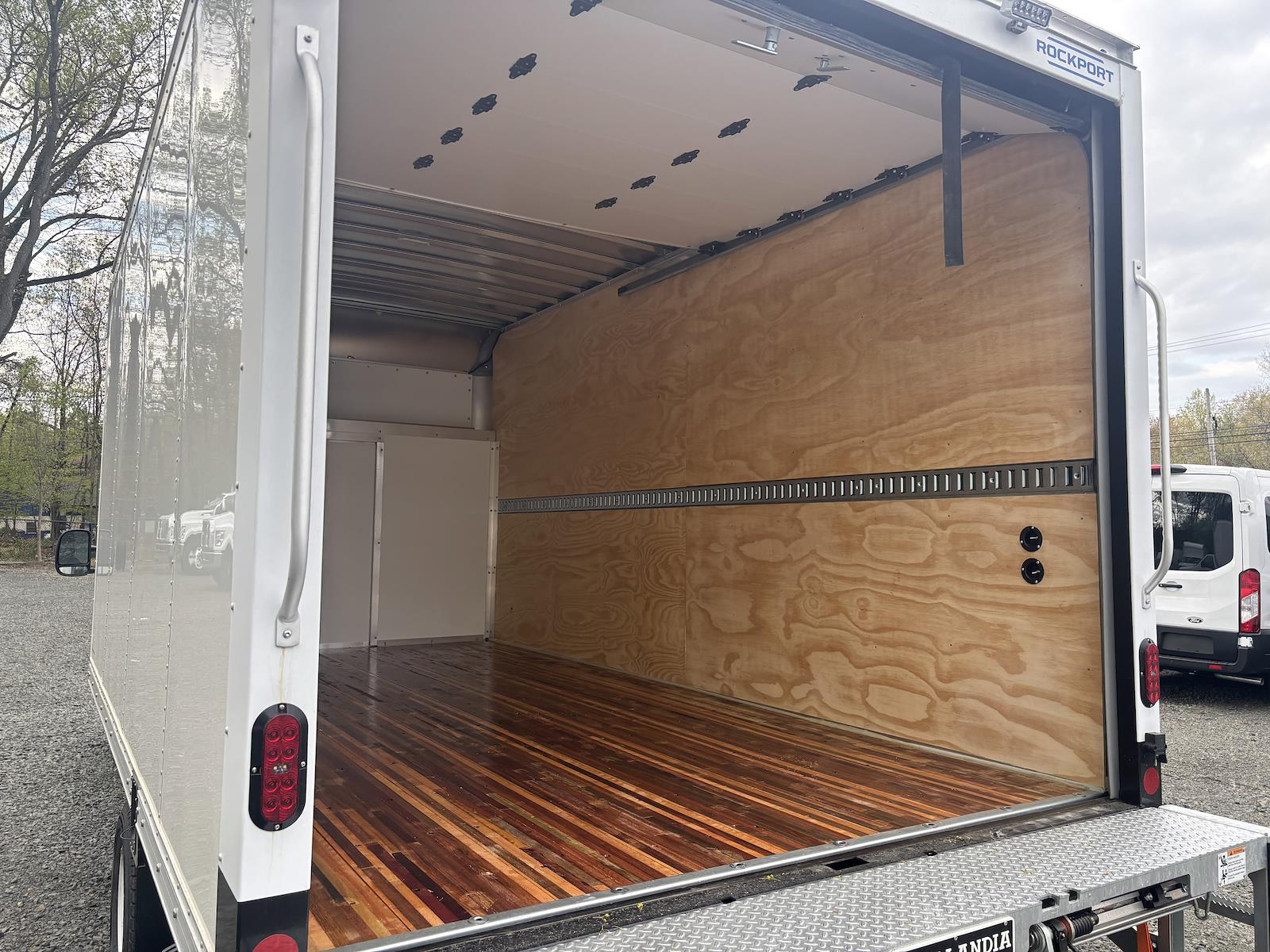 New 2026 Ford E-350 - photo 9