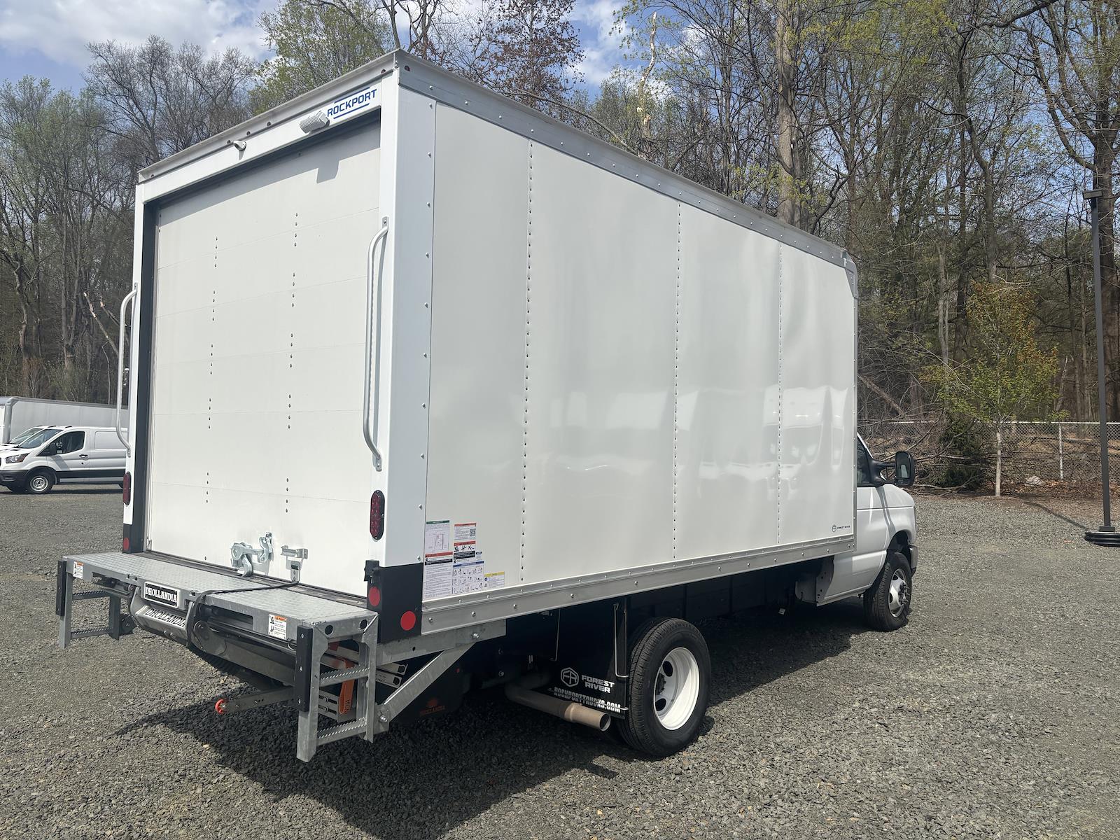 New 2027 Ford E-450 - photo 14